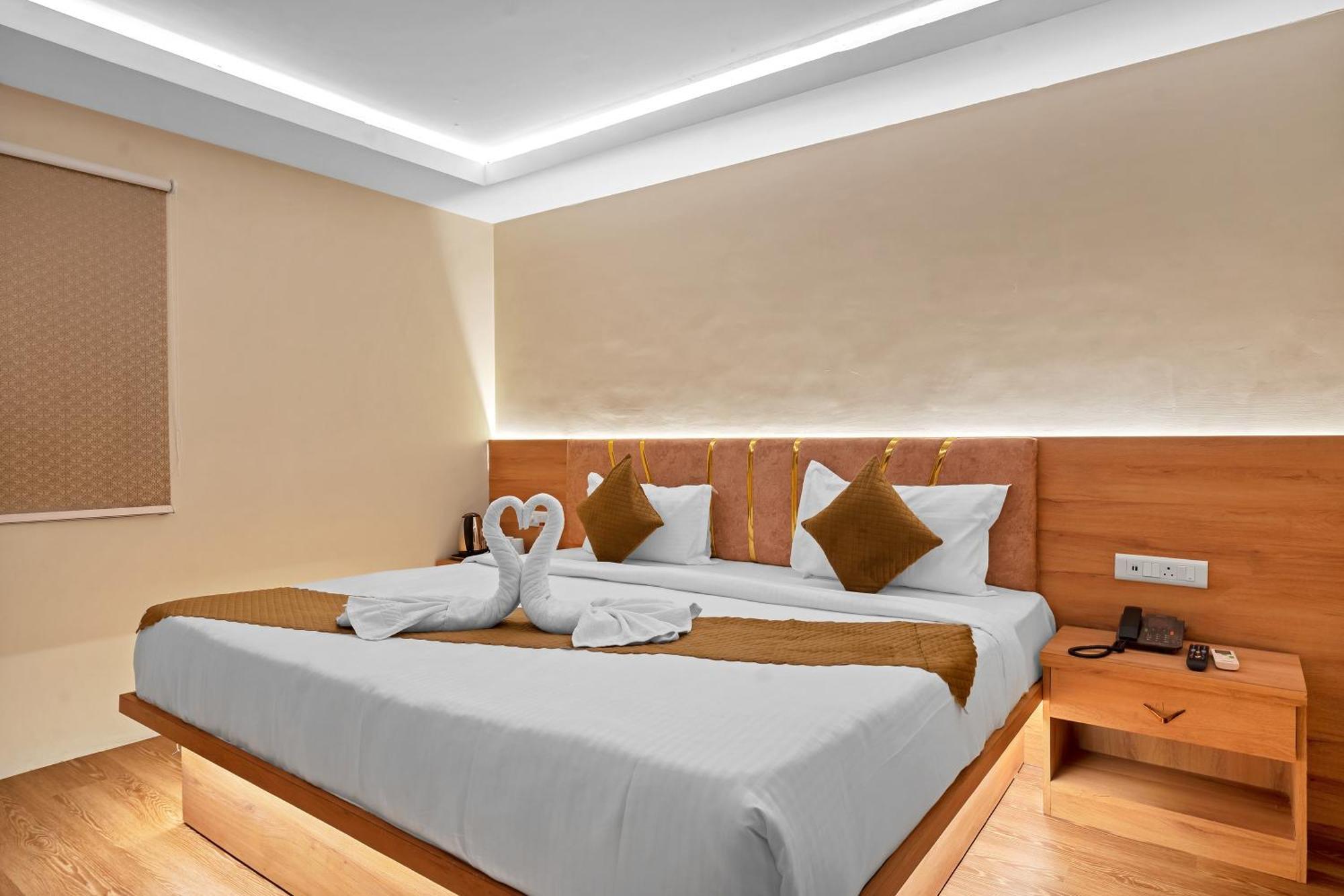 Hotel Sm Deccan Park Шамшабад Екстериор снимка