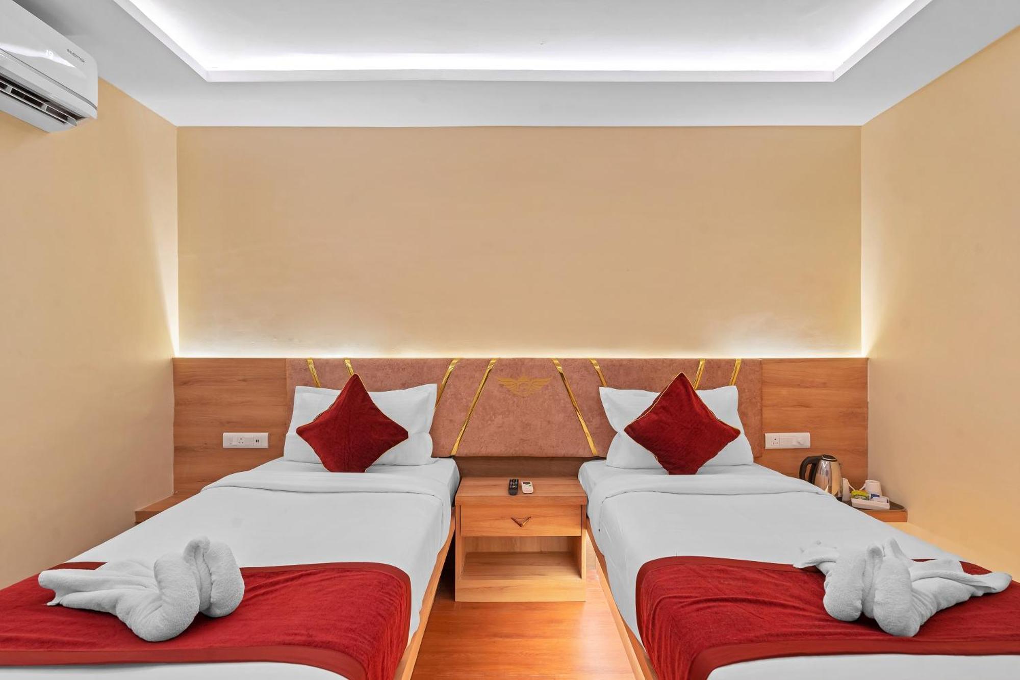 Hotel Sm Deccan Park Шамшабад Екстериор снимка