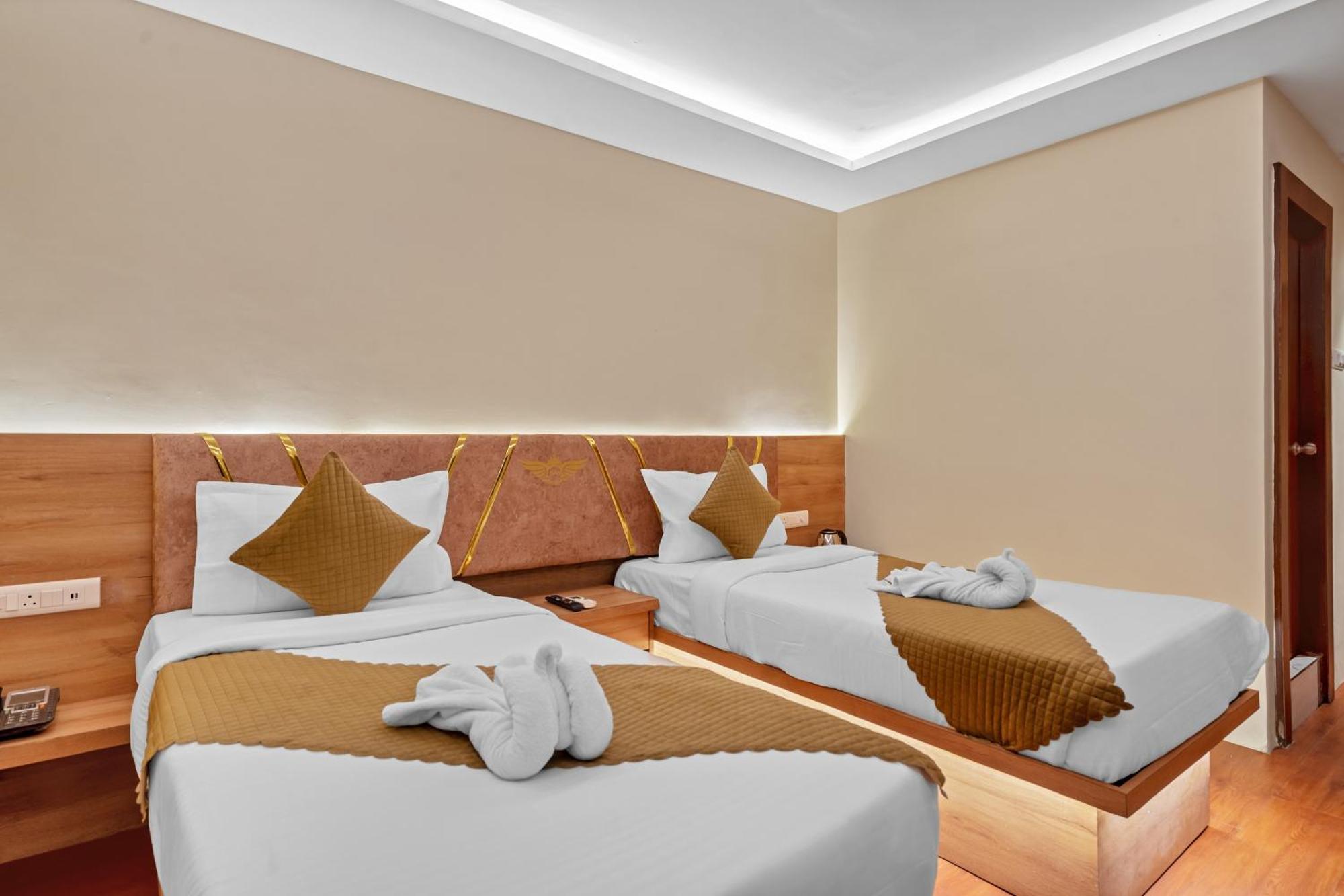 Hotel Sm Deccan Park Шамшабад Екстериор снимка