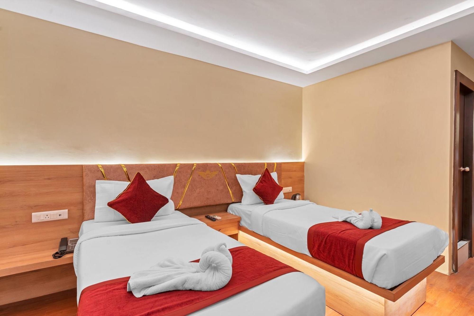 Hotel Sm Deccan Park Шамшабад Екстериор снимка