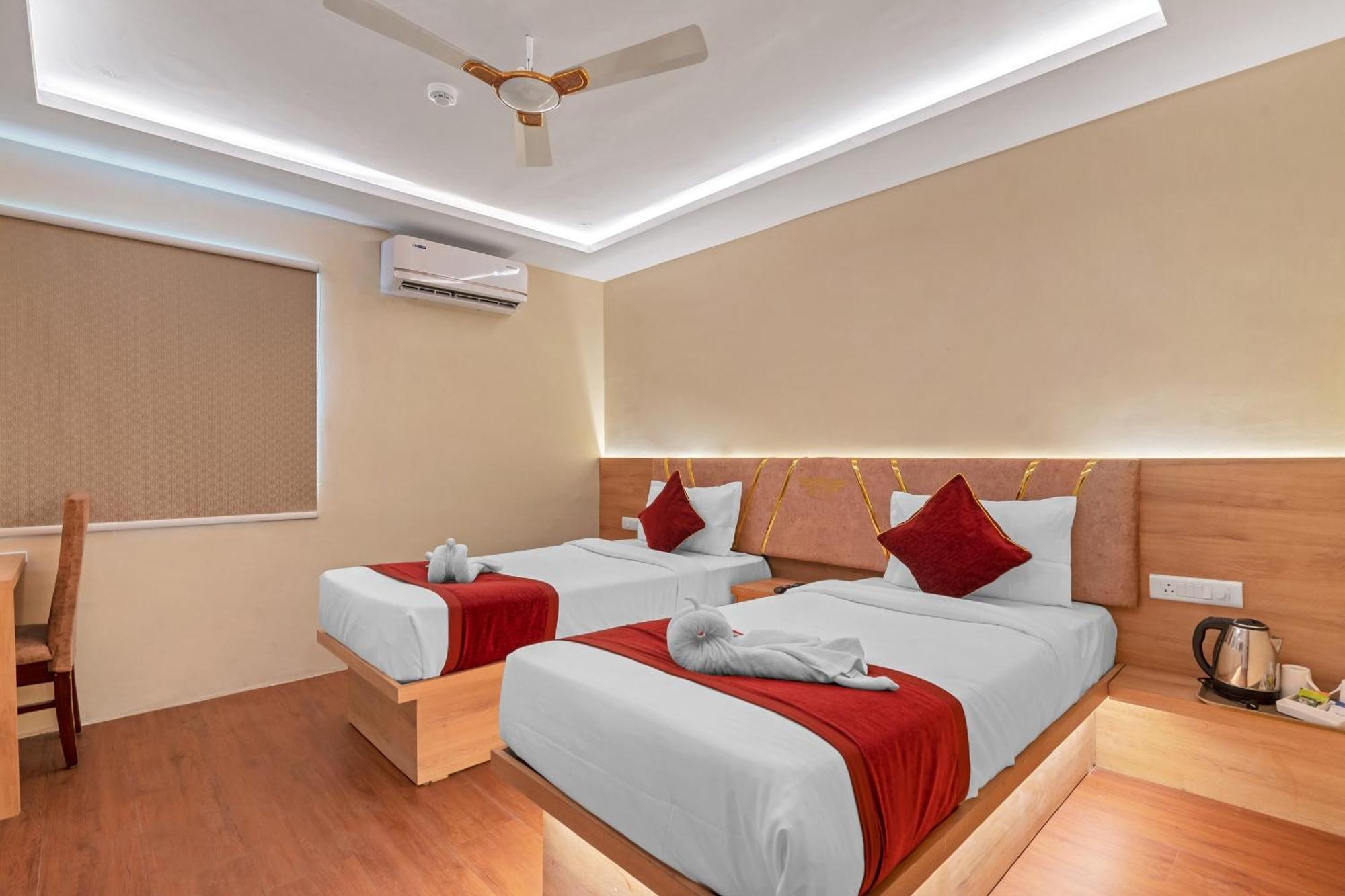 Hotel Sm Deccan Park Шамшабад Екстериор снимка